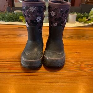 Bogs Kids Floral Boots - Black and Purple